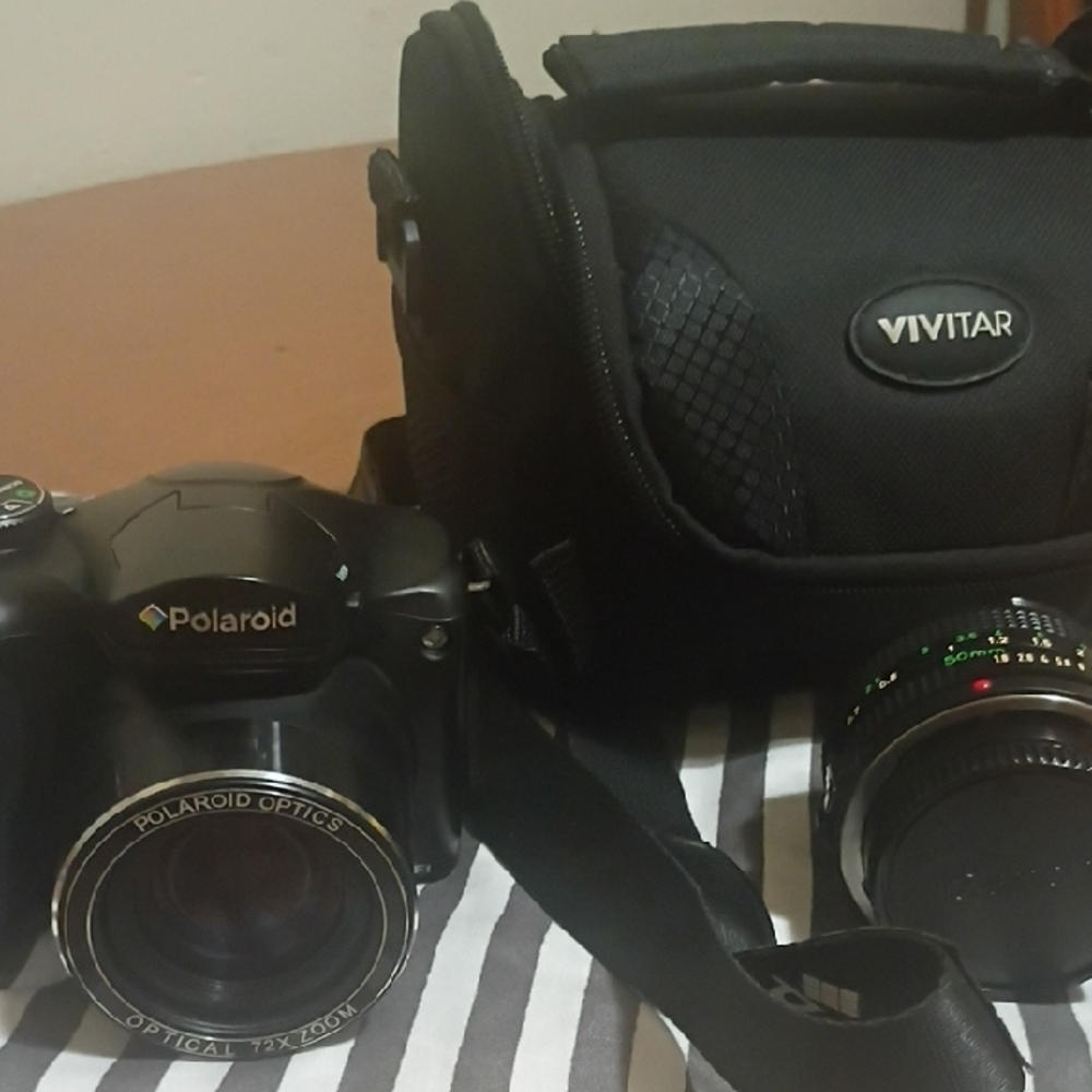 Polaroid Black Camera with Lens and Case - Picture 2 of 11